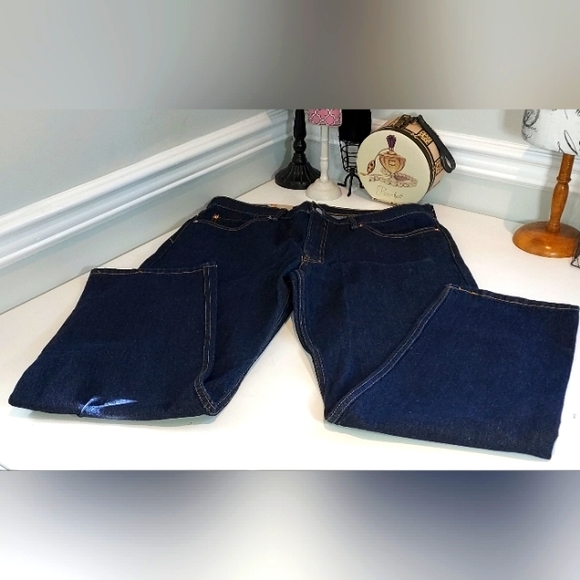 Levi's Dark Wash 550 Relaxed Fit Tapered Leg Jeans NWT - Picture 1 of 8